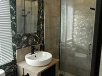 Main Bathroom with Shower