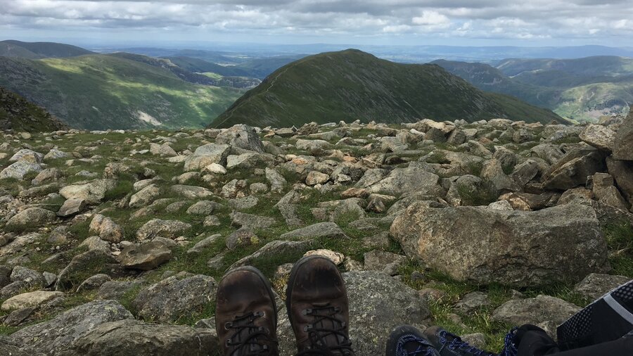 Summit of Fairfield Horseshoe - Talking a rest at the summit of the circular Fairifled Horseshoe, a popular Wainwright walk (© S Dickson) Summit of Fairfield Horseshoe - Talking a rest at the summit of the circular Fairifled Horseshoe, a popular Wainwright walk (© S Dickson)