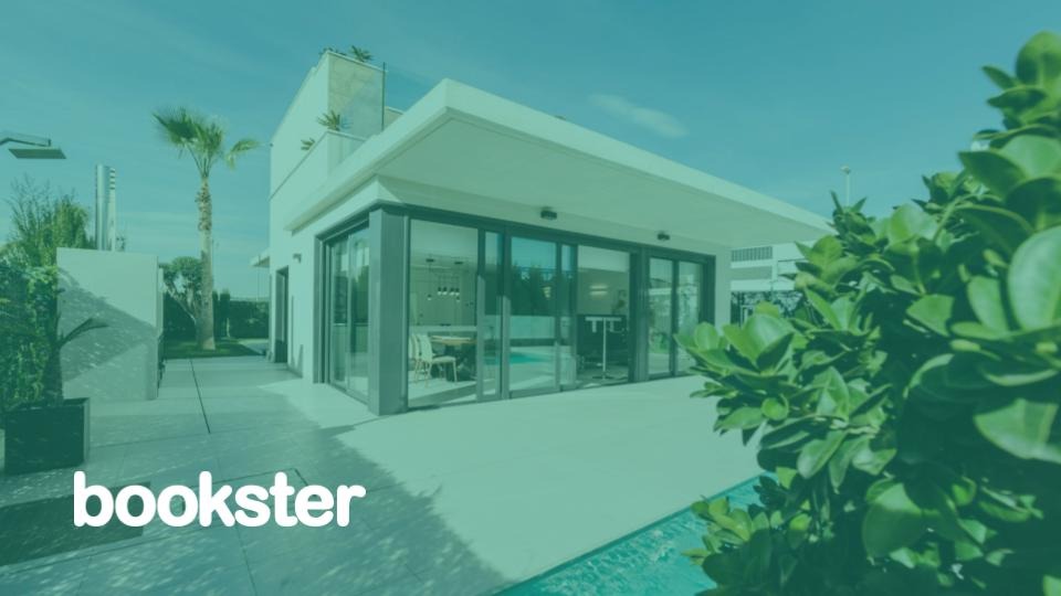 PMS for holiday homes - A white modern home with terrace overlooking the pool and a Bookster logo. (© Frames For Your Heart @ Unsplash) PMS for holiday homes - A white modern home with terrace overlooking the pool and a Bookster logo. (© Frames For Your Heart @ Unsplash)