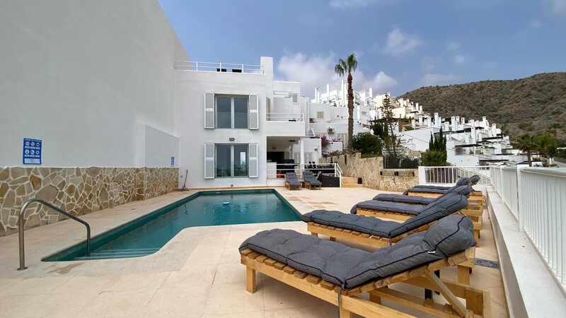 56a3e7bd-9502-4ad4-a729-cbef05fa2ec9