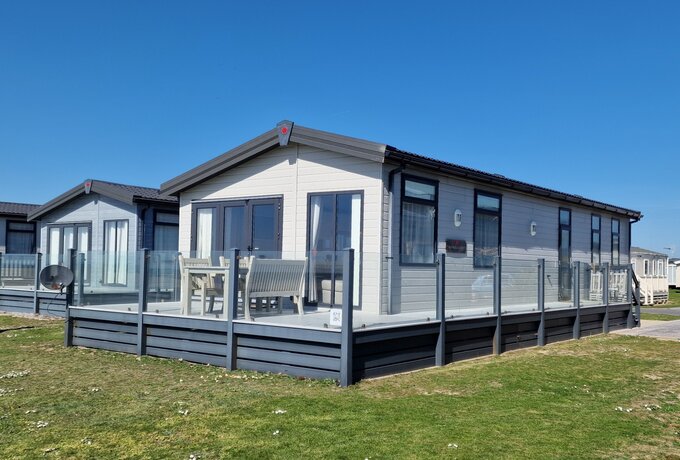 Outside View of South Beach Lodge - Outside view of South Beach Lodge