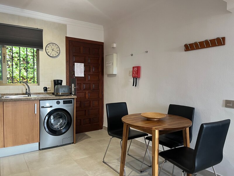 Kitchenette and dining area