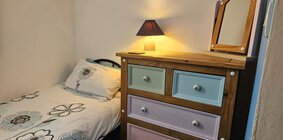 This second bedroom is ideal for your friend or teenager space.
