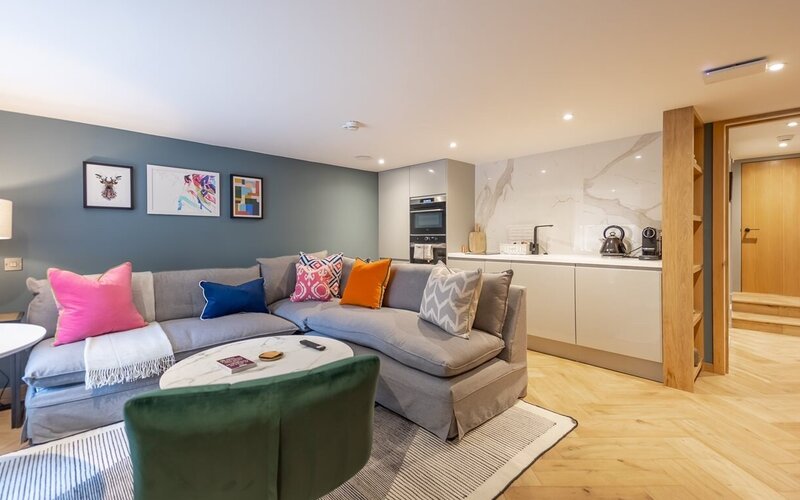 260e0f71-6160-49bf-bbc6-af1100db932a - Superb open-plan living room and a fully equipped kitchen with a clean, contemporary design.