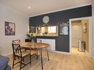 Kitchen/Dining area - Sophisticated holiday home in Edinburgh feature a pass-through from kitchen to dining area.