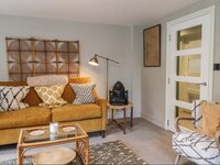 Luxury living room with decorative details and paintings