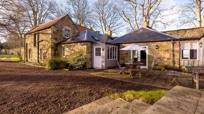 Grassicks_Cottage - Aberlady holiday home, with patio and garden.