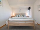 Belle Haven Chalet - master bedroom - Master bedroom with framed artwork and bedside tables