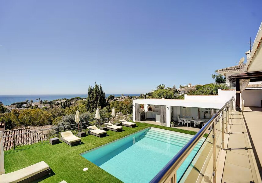 Private Pool with Sea Views