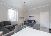 Self-Catering-Edinburgh-Flats-West-Bow-City-Centre-Living-Room-Dining