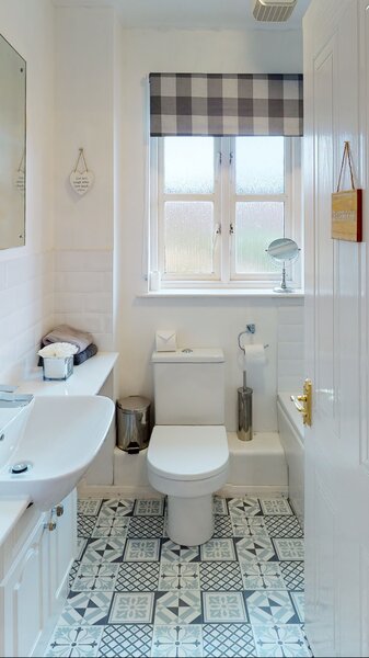 Cairnie-View-Bathroom