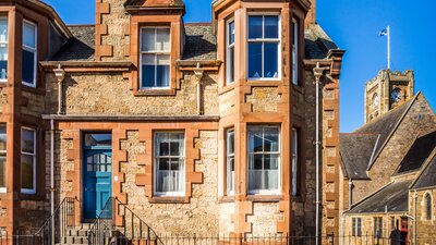 GILLIAN THE NEUK 23.04.26-3 - Charming Victorian holiday apartment exterior in the heart of North Berwick near shops, restaurants and beaches.