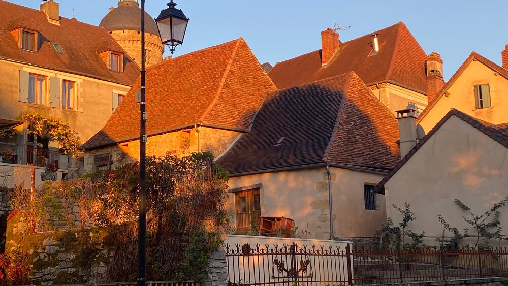 Rooftops of Hautefort - Late Autumn sunshine on the  rooftops of Hautefort (© Voila Villas France)