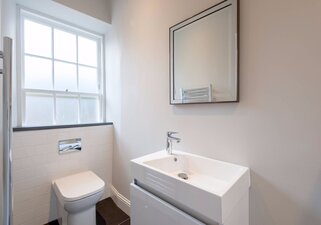 Modern Bathroom in a City Retreat