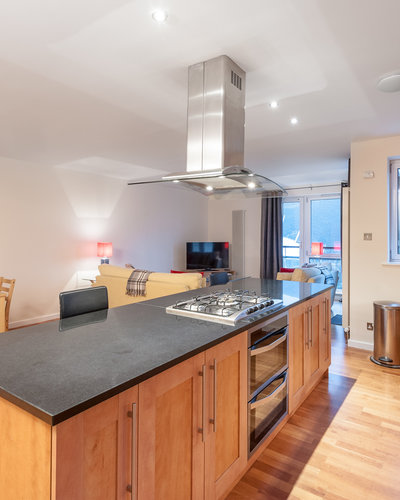 The Park (Holyrood Road) 2 - Modern kitchen and family dining area at Edinburgh holiday let