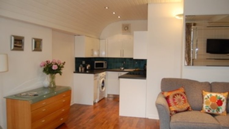 1 Bedroom Apartment On Rose Street Ref 3722 Sleeps 2 1