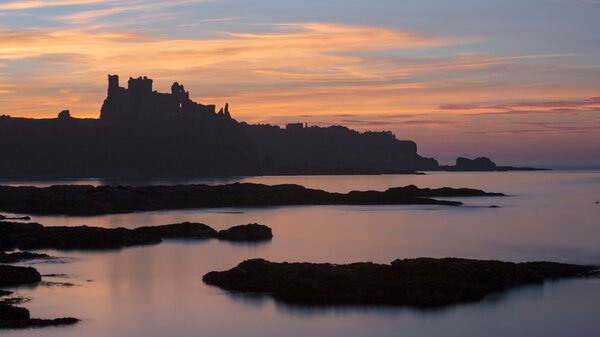 Tantallon Castle from Seacliff Beach - Tantallon Castle from Seacliff Beach at sunset (© Visit Scotland)