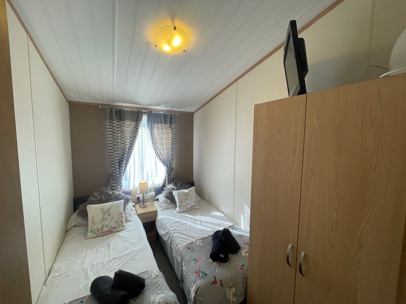 2DDB67D6-057E-414E-9F1A-017BB05B81C2