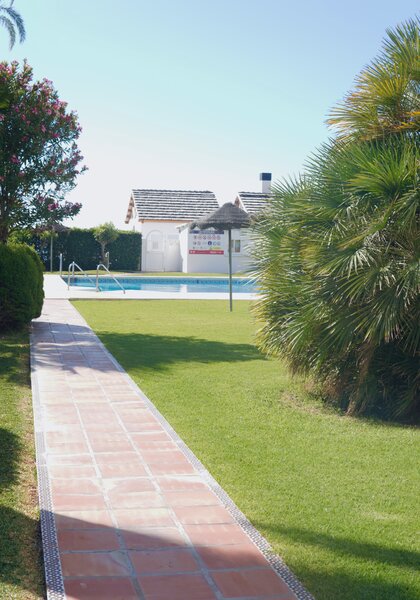 Swimming Pool & Garden