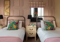 2025 Bird Charmer Closeup