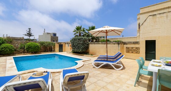 Dar ta' Lonza pool area