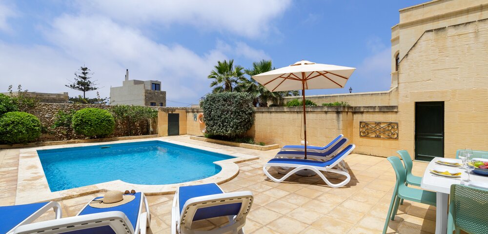 Dar ta' Lonza pool area