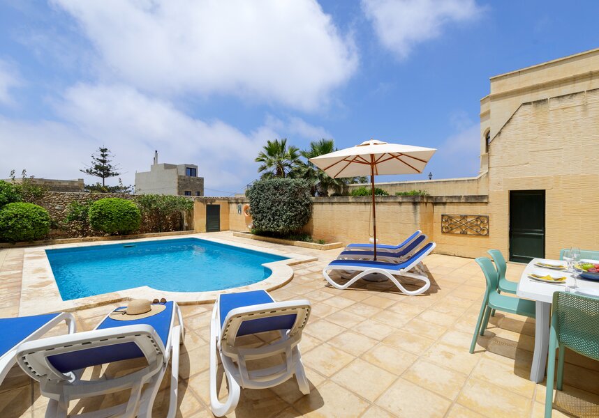 Dar ta' Lonza pool area