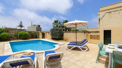 Dar ta' Lonza pool area