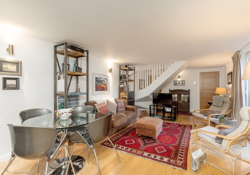 living room/diner