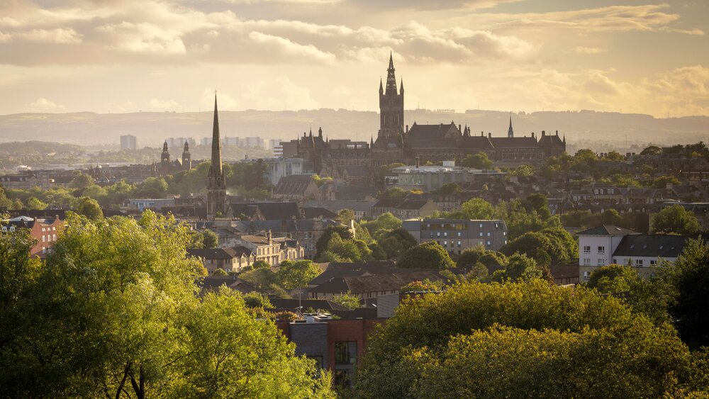 Glasgow skyline - View over Glasgow city from a park (© Kenny Lam | Visit Scotland)
