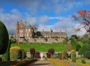 Drummond Castle Gardens - Stroll through the stunning gardens of Drummond Castle near Crief.