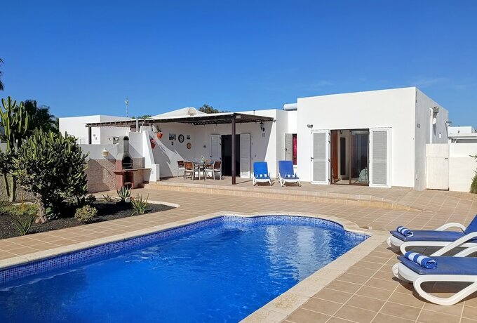 06 - Private pool and patio area at Bella Vista