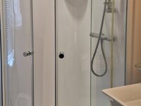 Main Bathroom Shower