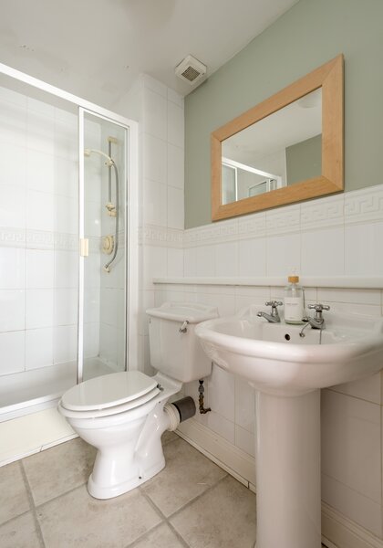 Modern En-suite Shower Room