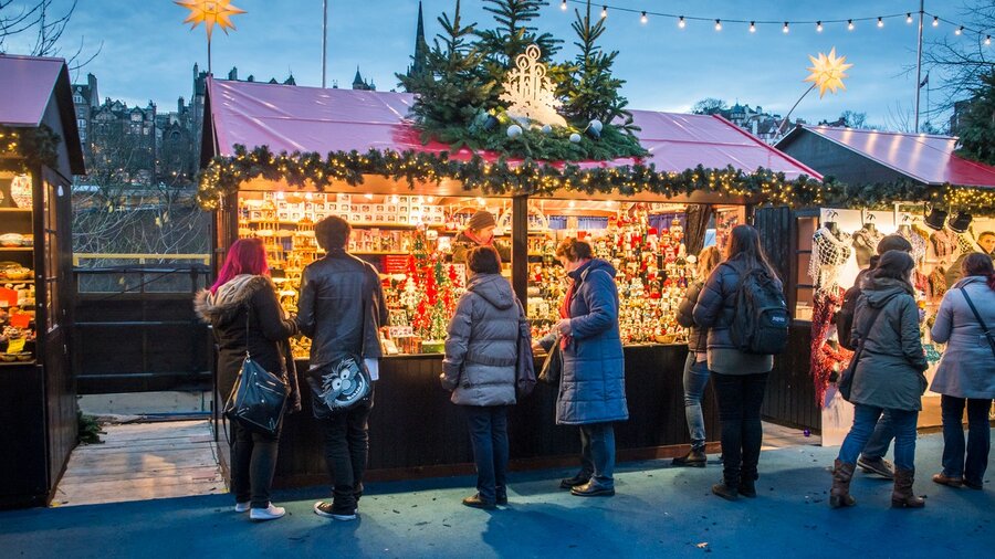Edinburgh's Christmas markets (© Visit Scotland)