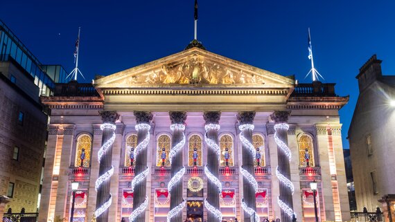 Christmas Decorations at The Dome, Edinburgh (© VisitScotland / Kenny Lam)