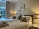 Bedroom as twin beds