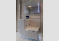 Elegant Bathroom in House Perfect for Corporate Stays