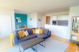 Kitchen/Dining/Living Room - Contemporary open-plan living room/dining room/kitchen in Edinburgh holiday home.