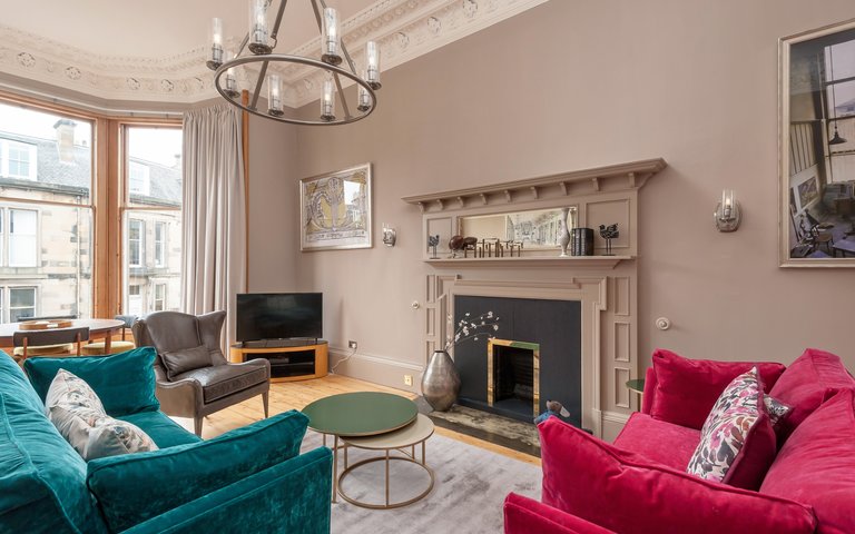 CoatesGdns-006 - Family drawing room with comfortable sofas and hardwood flooring CoatesGdns-006 - Family drawing room with comfortable sofas and hardwood flooring