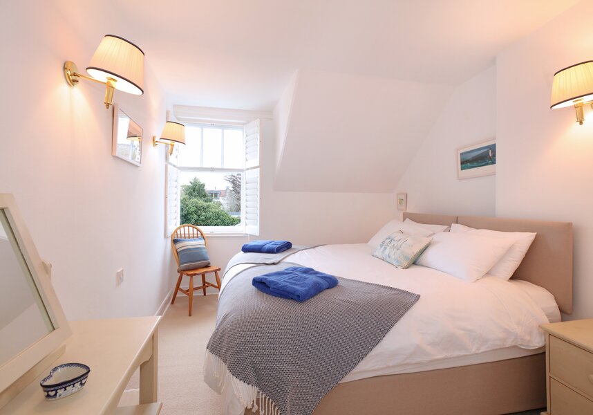 Primrose Cottage - en-suite master bedroom