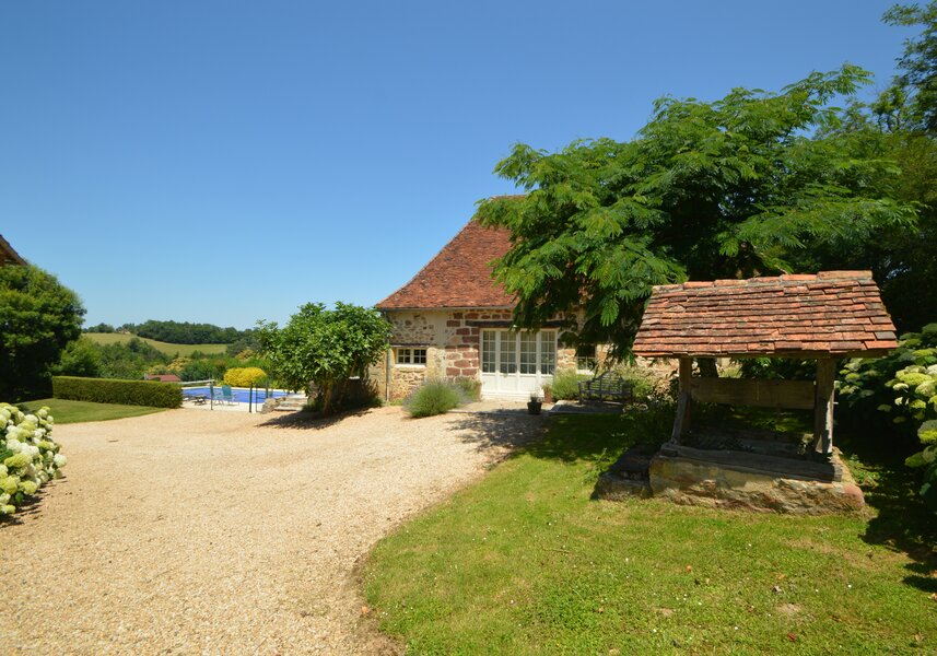 Le Figuier Summer flowers, front of house 