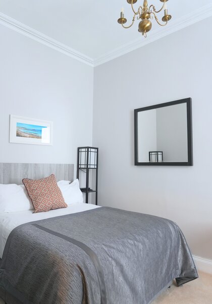 Premium Bedding & Comfort – Edinburgh Apartment
