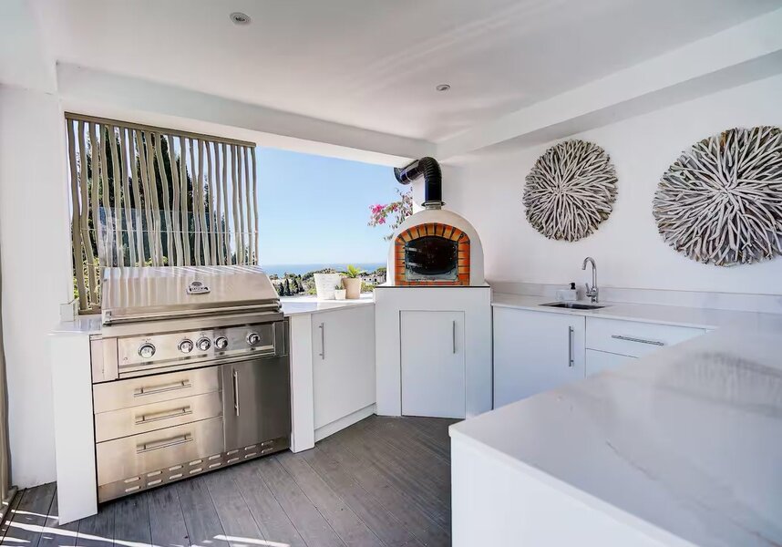 Outdoor kitchen with pizza oven