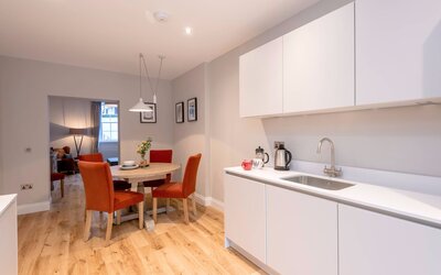Kitchen in a Self-Catered Apartment - Bright kitchen diner with table and four chairs in the heart of Edinburgh