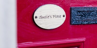 lynseymelvillephotography  Suzies Place_web_92 - name plate