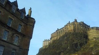 The apartment is situated next to Edinburgh Castle