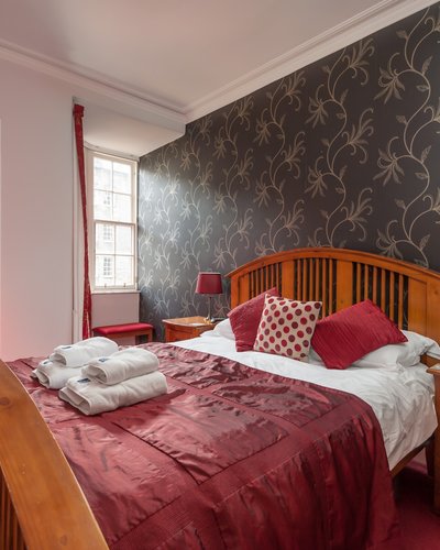 LadyStairsClose_2-15