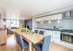 OPEN PLAN DINING AND KITCHEN AREA