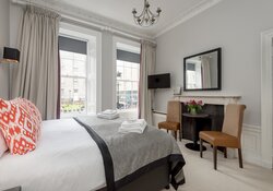Bright, Family-friendly Bedroom in Edinburgh